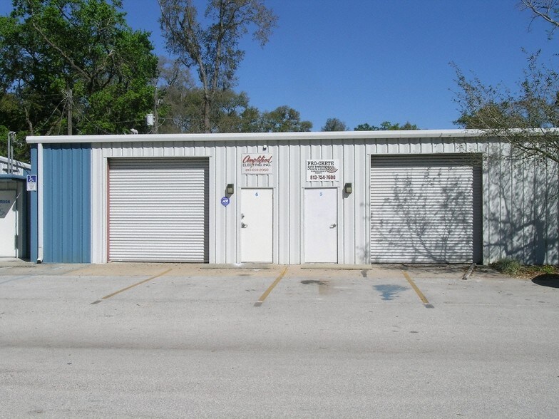 More Photos Of 911 S Woodrow Wilson St, Plant City Warehouse For Lease