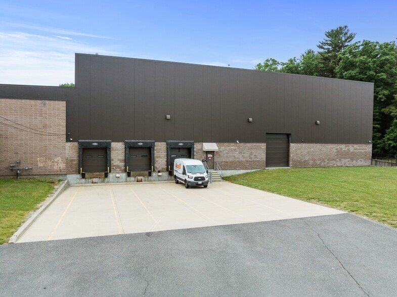More Photos Of 1 Cornell Pl, Wilmington Warehouse For Lease