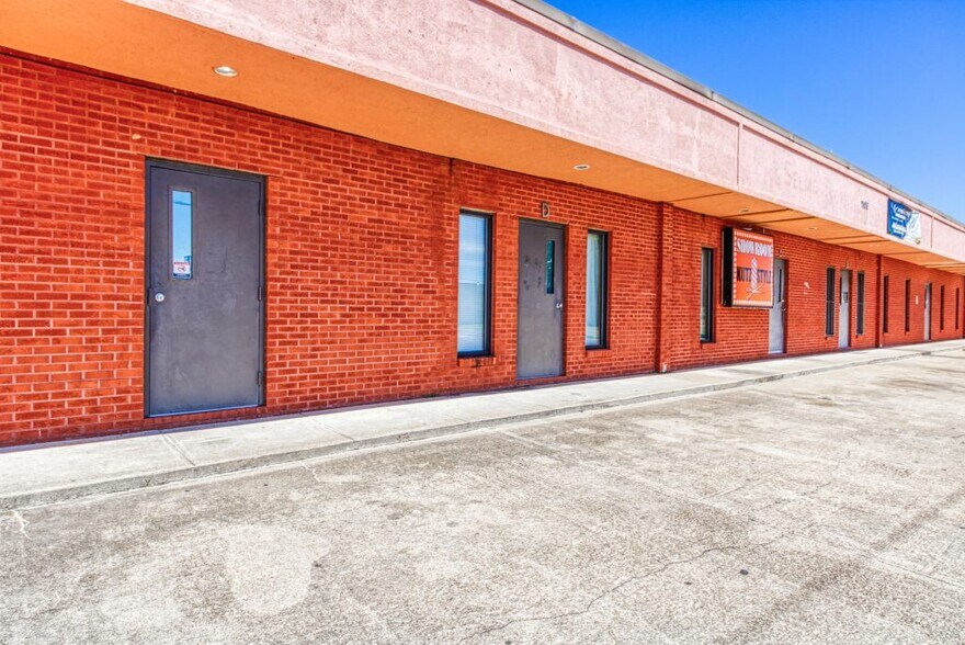 Primary Photo Of 1112 Singleton Dr, Selma Self Storage For Lease