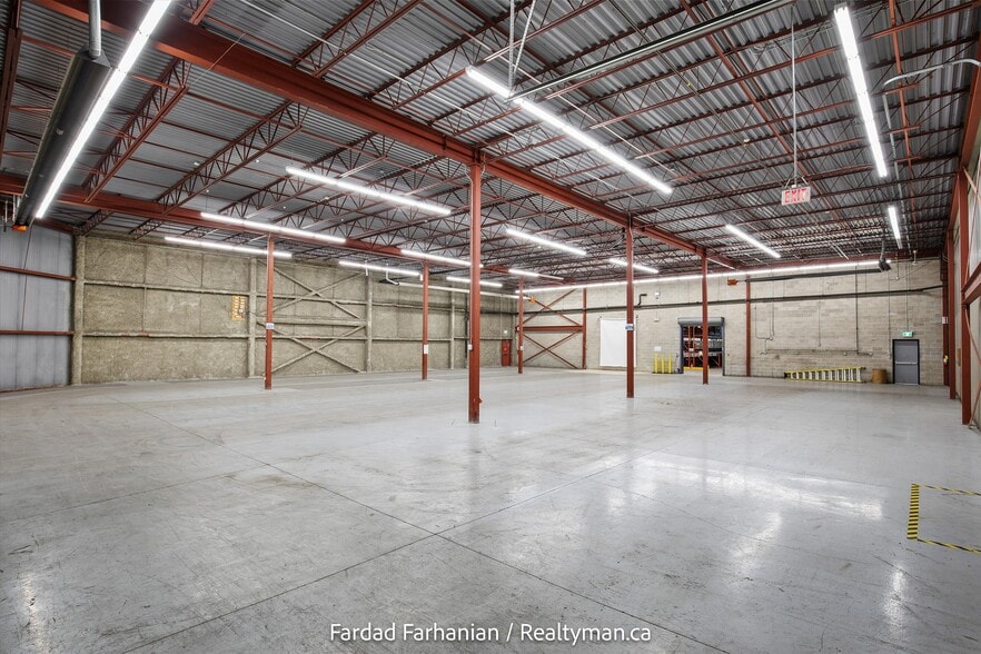 More Photos Of 42 Cardico Dr, Whitchurch-Stouffville Warehouse For Lease