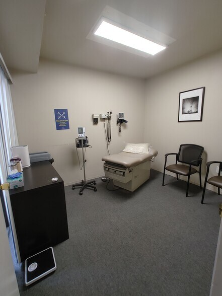 More Photos Of 1842 Noriega St, San Francisco Storefront Retail Office For Lease