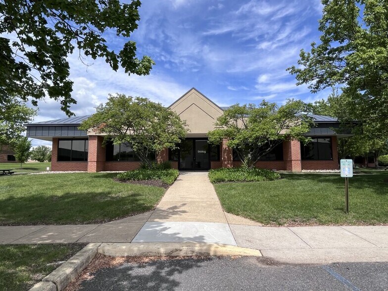 More Photos Of 225 Corporate Blvd, Newark Medical For Lease