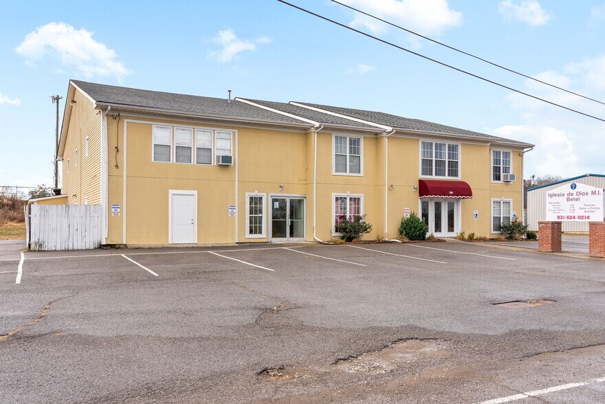 More Photos Of 701 Red River St, Clarksville Office For Sale
