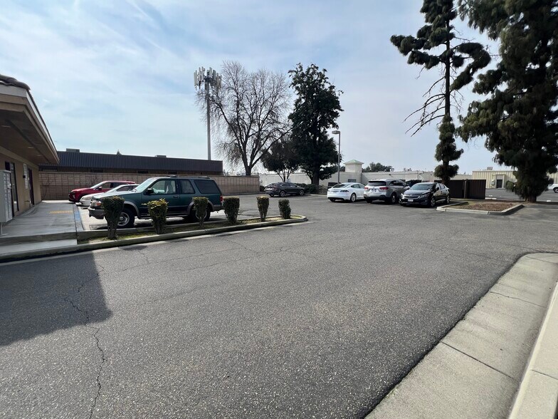 More Photos Of 3321-3323 S Fairway st, Visalia Office For Sale