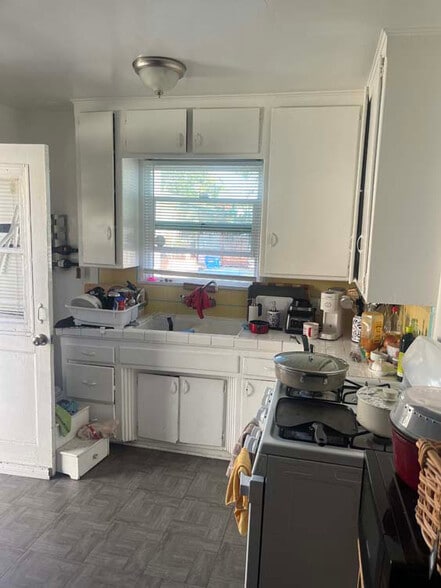 More Photos Of 1068 McDonald Ave, Wilmington Multifamily For Sale