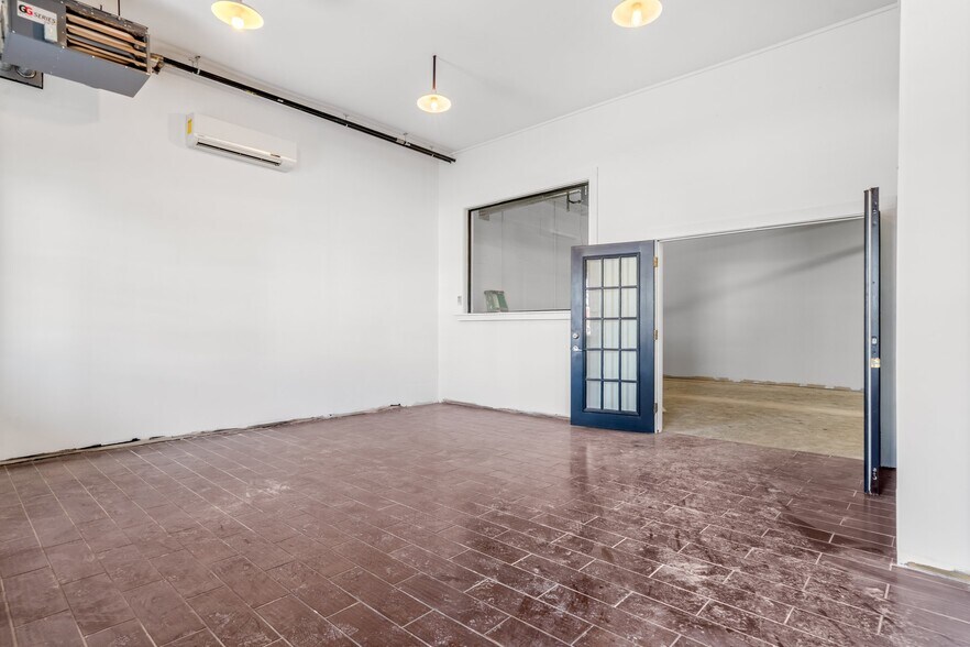 More Photos Of 894 Lafayette Rd, Seabrook Warehouse For Lease