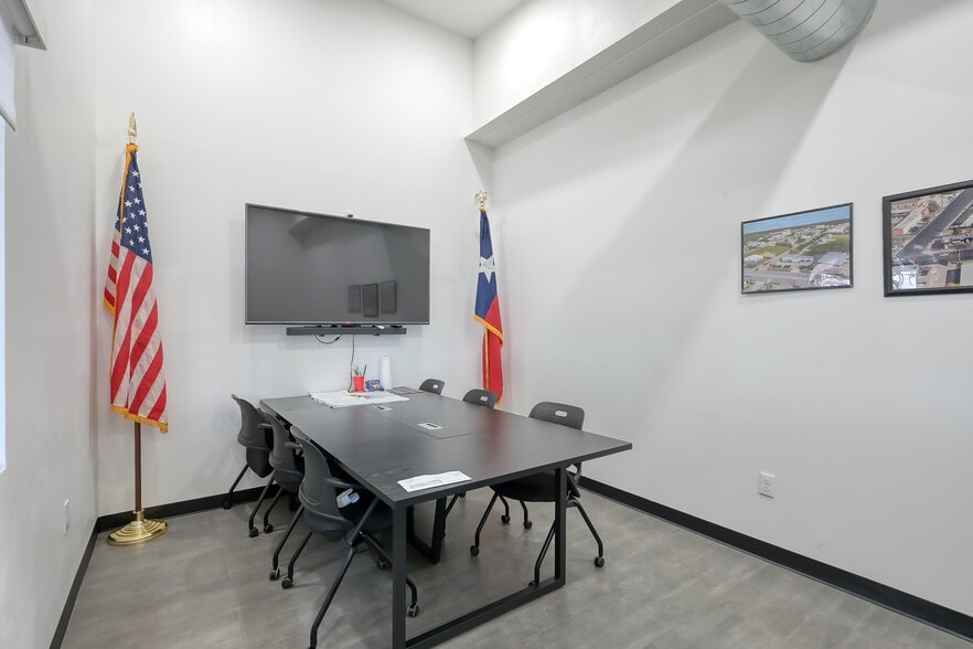 More Photos Of 202 N Frazier St, Conroe Freestanding For Sale