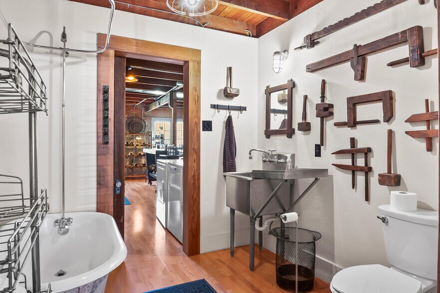 More Photos Of 118 W. Grand St, Whitewright Storefront Retail Residential For Sale