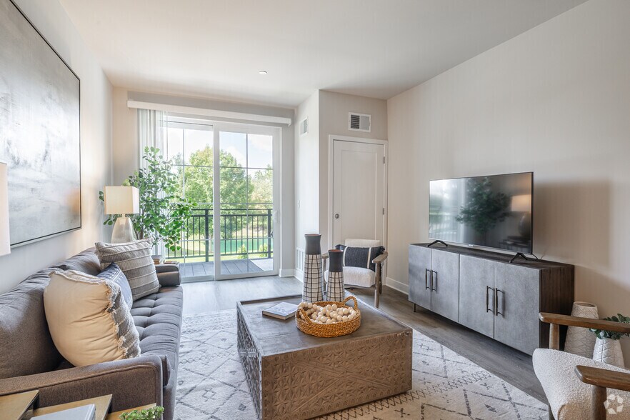 More Photos Of 250 McHenry Rd, Buffalo Grove Apartments For Lease