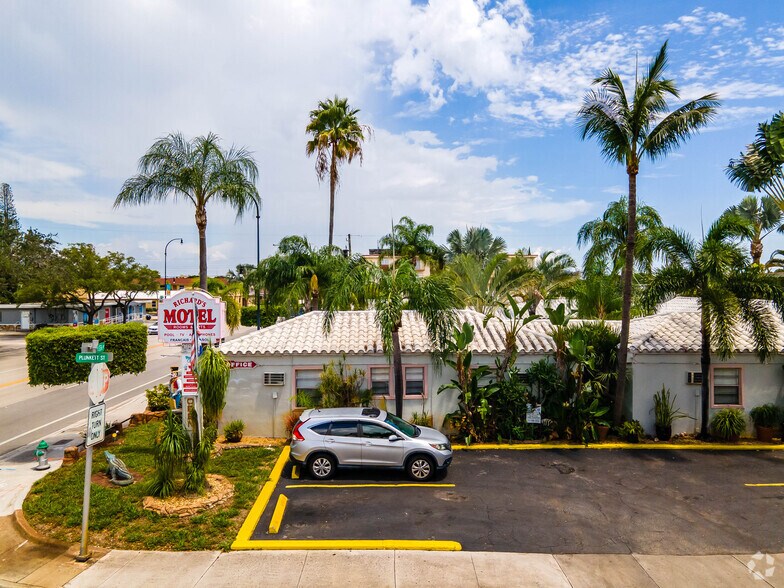 More Photos Of 1219 S Federal Hwy, Hollywood Hotel For Sale