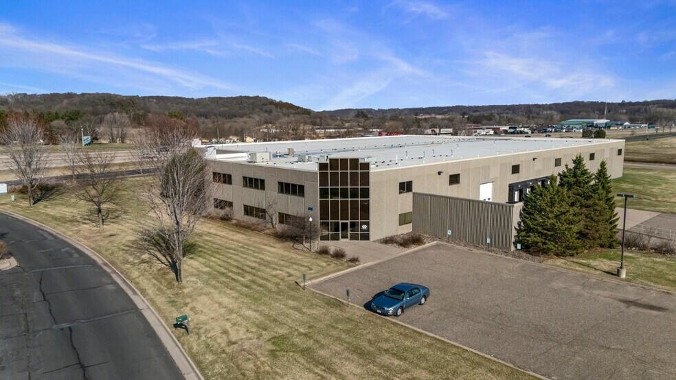 More Photos Of 610 Whitetail Blvd, River Falls Warehouse For Lease
