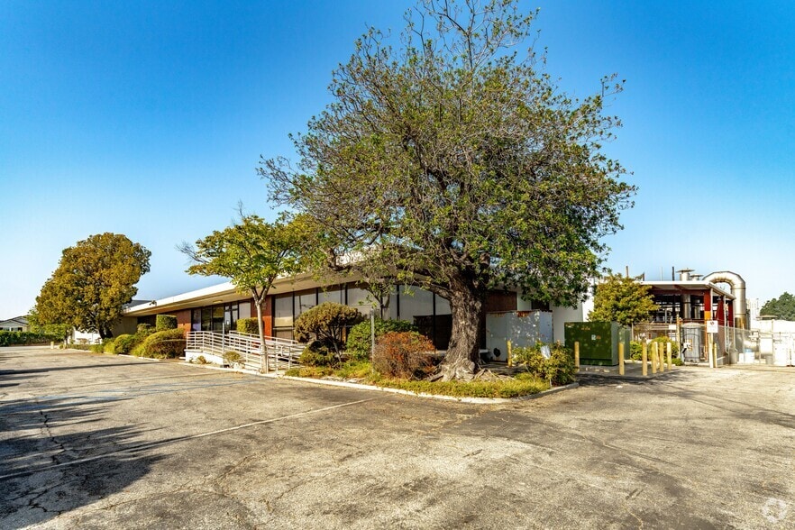 Primary Photo Of 2727 Maricopa St, Torrance Warehouse For Sale