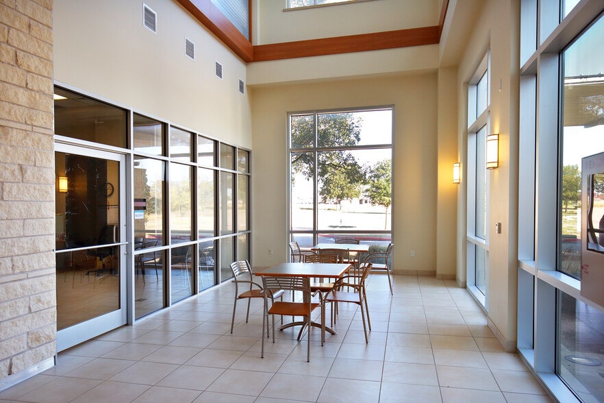 More Photos Of 1905 Doctors Hospital Dr, Bridgeport Healthcare For Sale