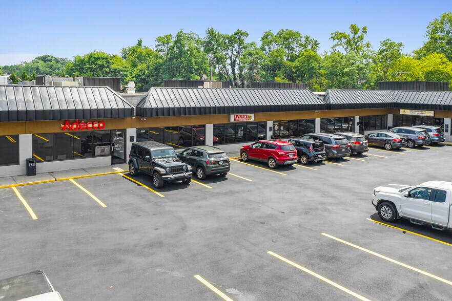 More Photos Of 6370 York Rd, Parma Heights Storefront For Sale