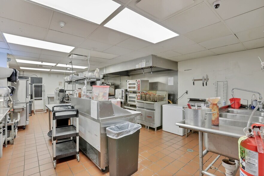 More Photos Of 301 Broadway, Lorain Hotel For Lease