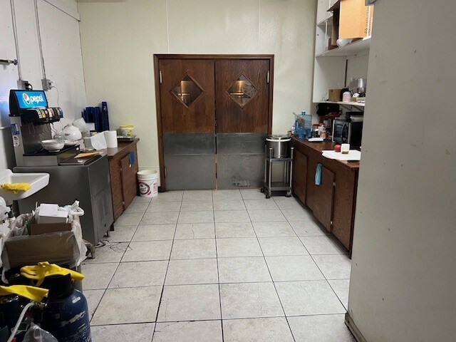 More Photos Of 1975 W Broadway Blvd, Sedalia Restaurant For Sale