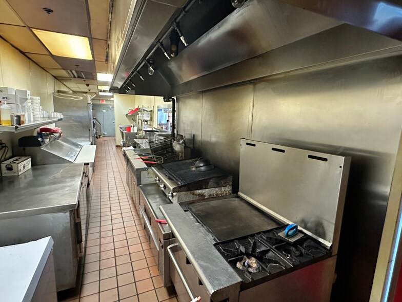 More Photos Of 371 Richmond St, Providence Restaurant For Lease