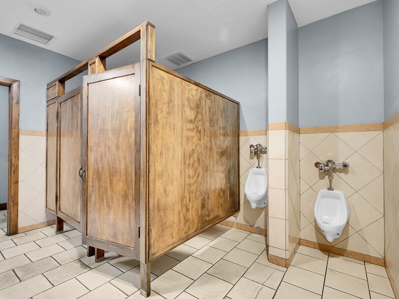 More Photos Of 991 Platte River Blvd, Brighton Storefront For Sale