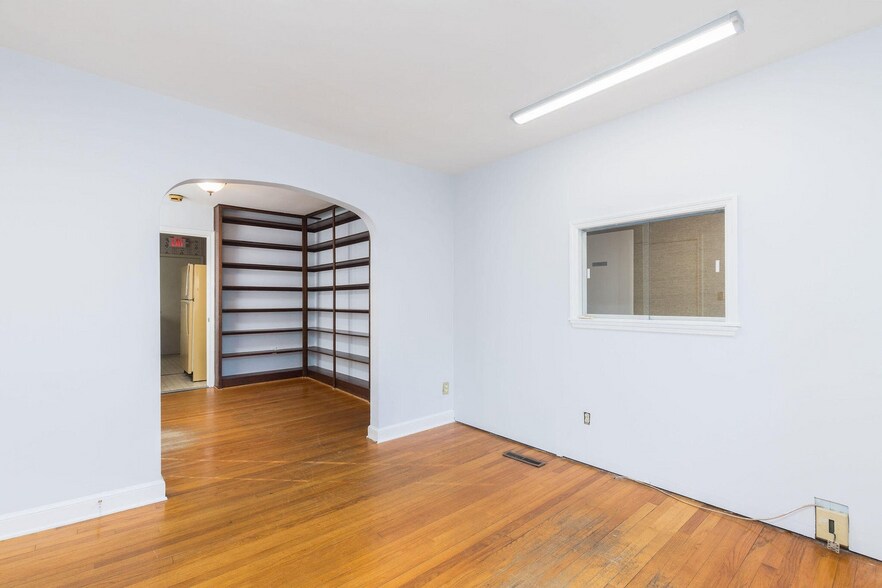 More Photos Of 1721 Ashley River Rd, Charleston Office Residential For Sale