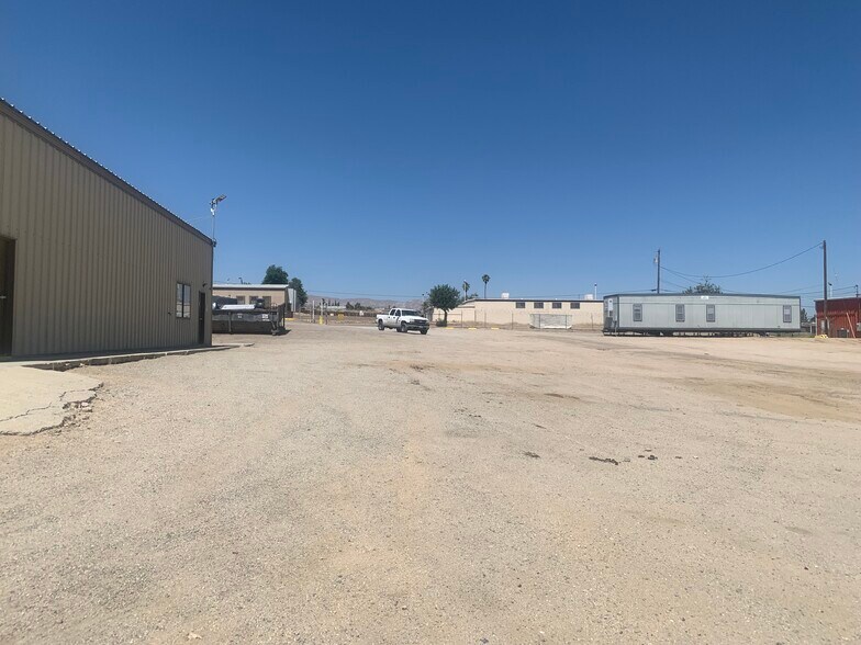 More Photos Of 330 Industrial Way, Taft Warehouse For Lease