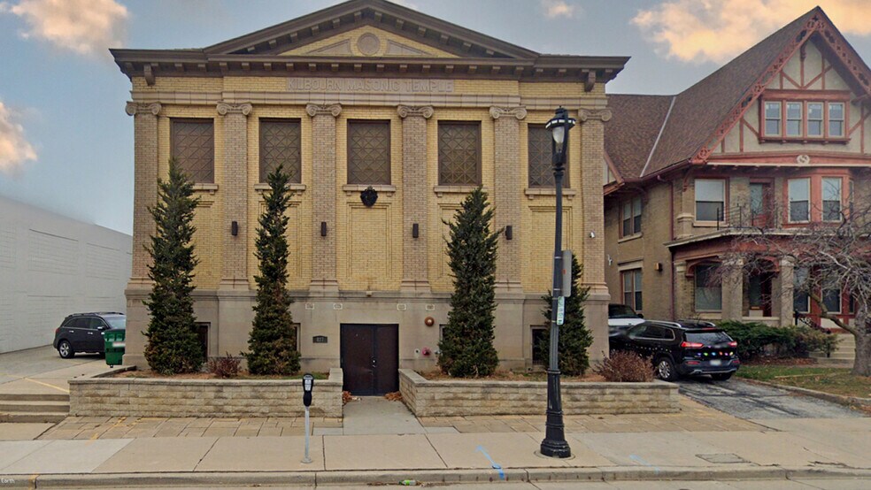 Primary Photo Of 827 N 11th St, Milwaukee Apartments For Sale