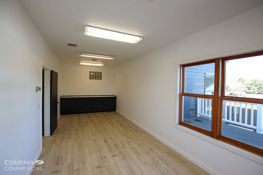 More Photos Of 141 W Main Ave, Sisters Storefront Retail Office For Lease