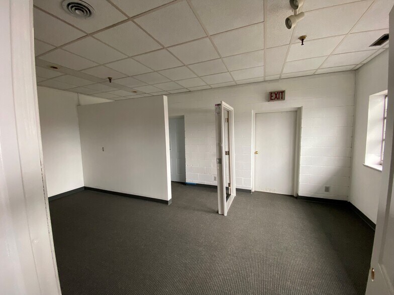 More Photos Of 3232 Allegheny Ave, Columbus Warehouse For Sale