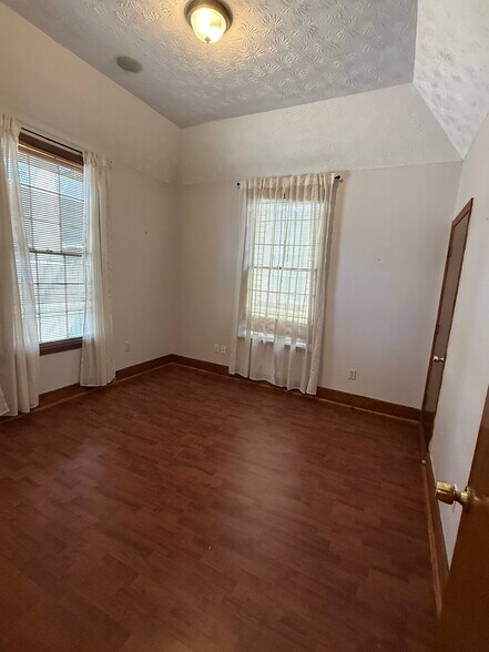 More Photos Of 905 3rd Ave, Columbus Office For Lease