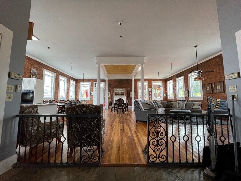 More Photos Of 117 N Jefferson Ave, Eatonton Storefront For Sale