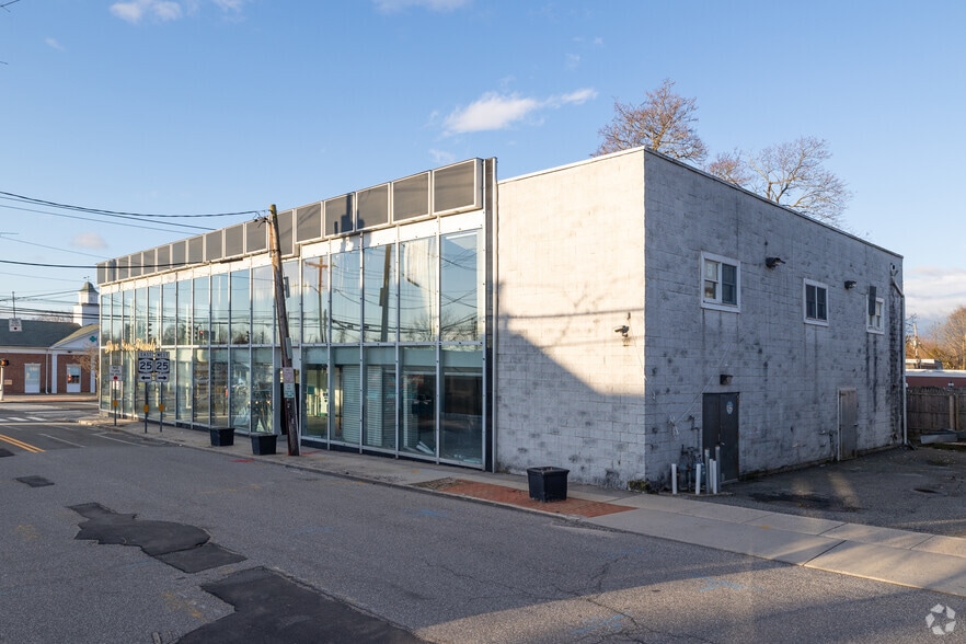 More Photos Of 115 E Main St, Smithtown Storefront For Lease