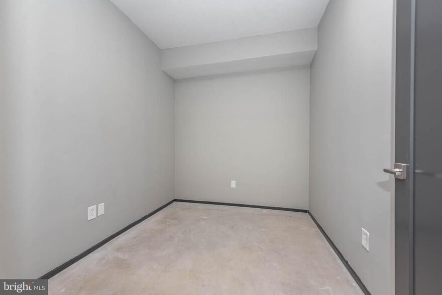 More Photos Of 338 E 25th St, Baltimore Office For Sale