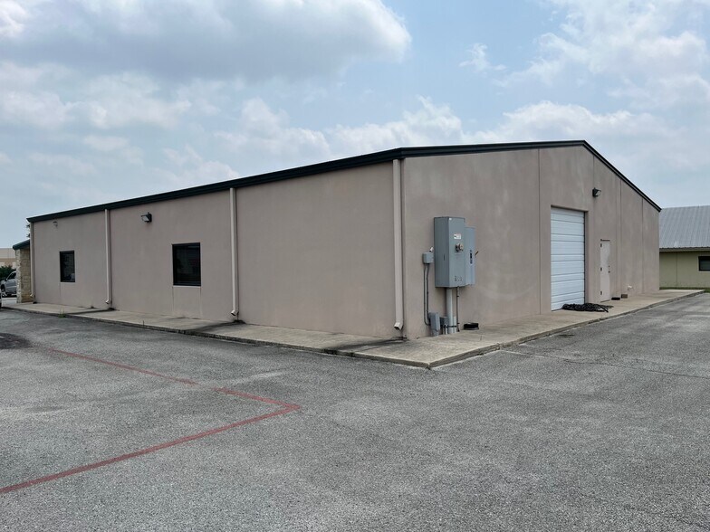 More Photos Of 1733 Universal City Blvd, Universal City Flex For Sale