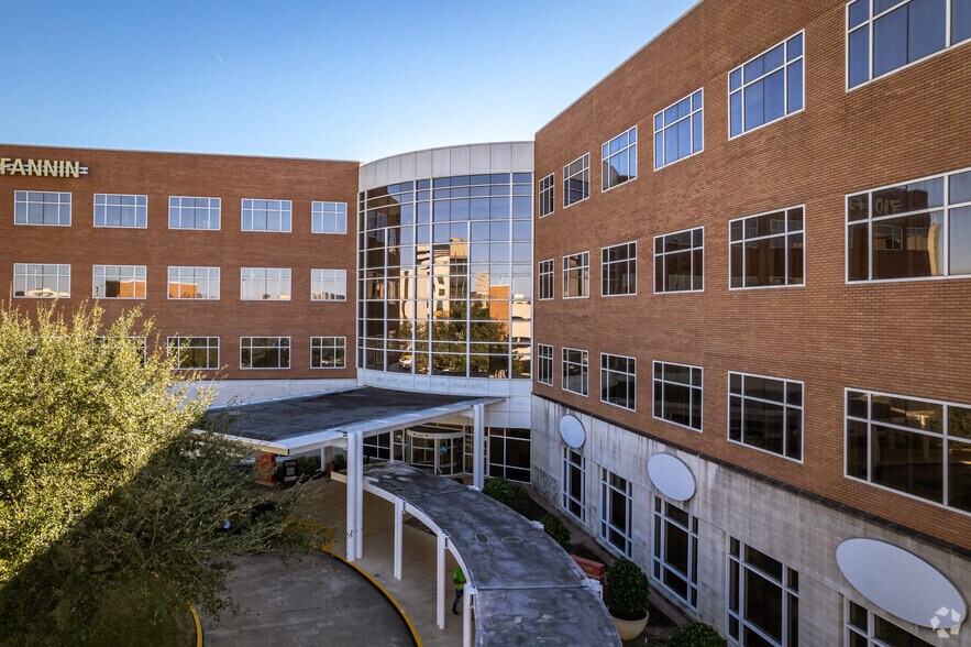 More Photos Of 7900 Fannin St, Houston Medical For Lease