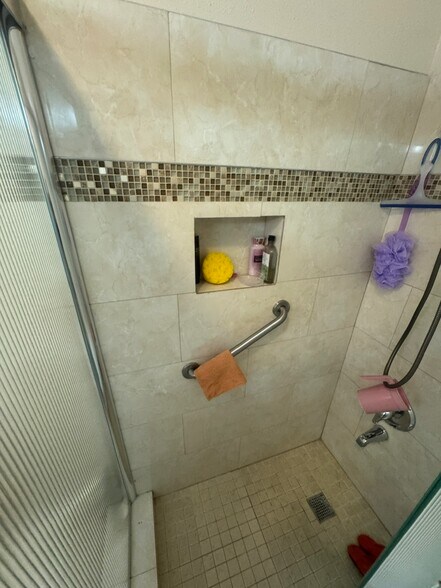 More Photos Of 410 Fischer St, Glendale Apartments For Sale