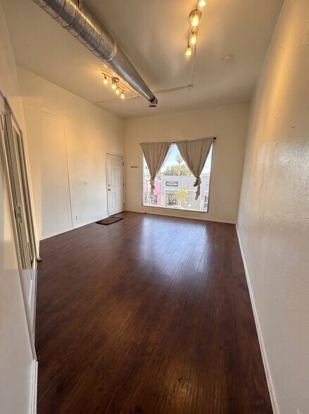 More Photos Of 7619-7621 Melrose Ave, Los Angeles Storefront Retail Office For Sale