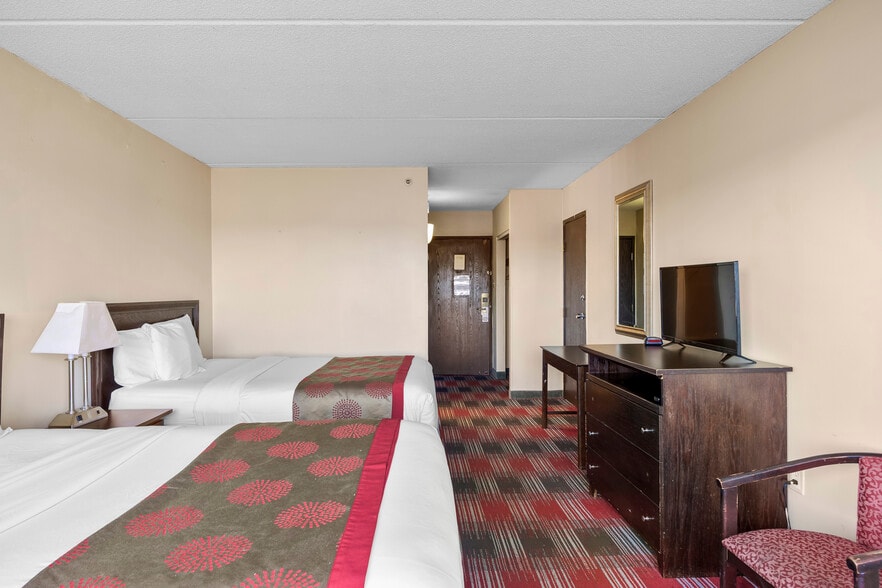 More Photos Of 3 Watervliet Avenue Ext, Albany Hotel For Sale