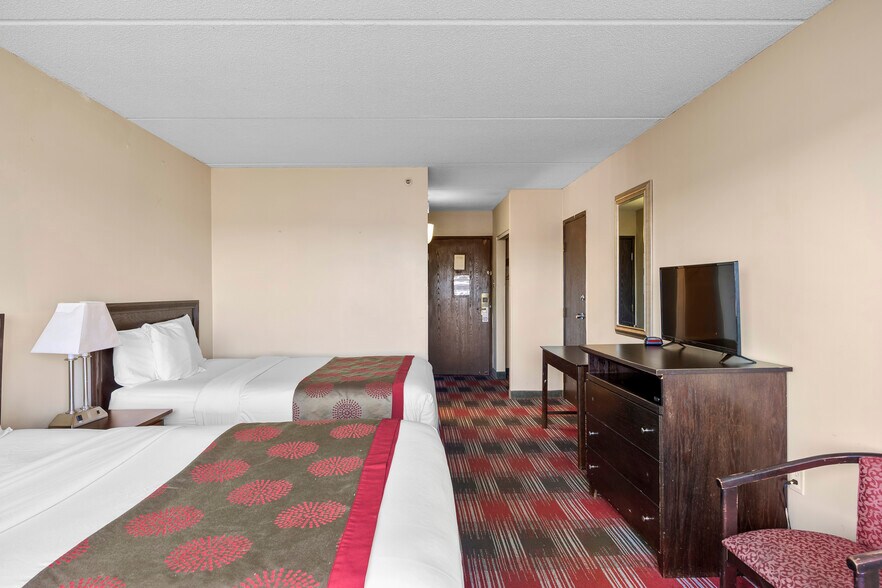 More Photos Of 3 Watervliet Avenue Ext, Albany Hotel For Sale