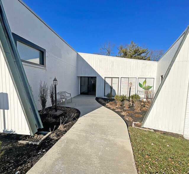 More Photos Of 715 Shaker Dr, Lexington Medical For Sale