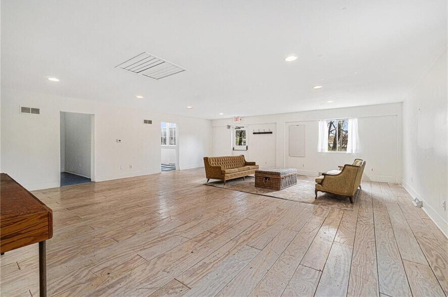 More Photos Of 505 MO-273 Hwy, Platte City Freestanding For Sale