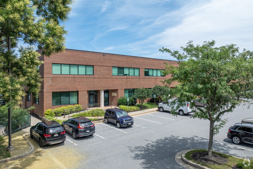 More Photos Of 10 Crossroads Dr, Owings Mills Medical For Lease