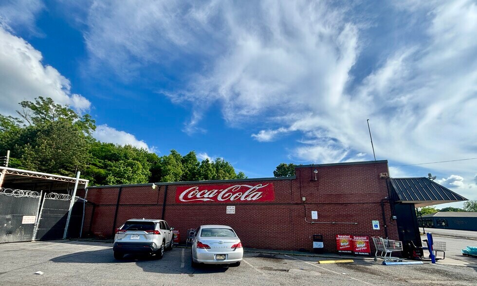 More Photos Of 601 Main St, Oxford Supermarket For Sale