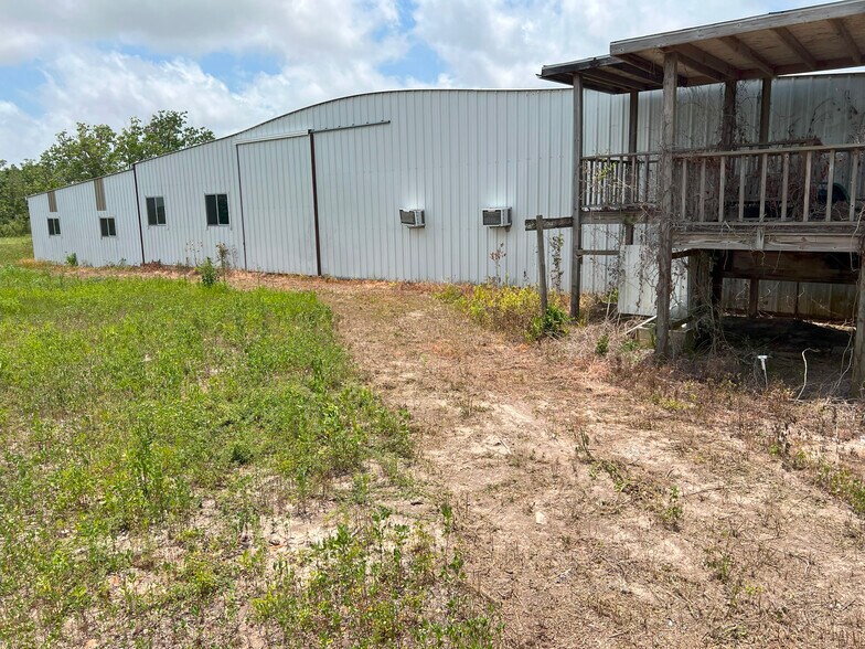 More Photos Of 111 County Road 237, Wadsworth Manufacturing For Lease
