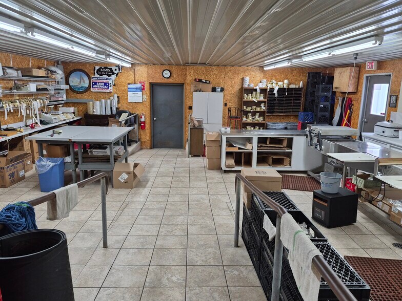 More Photos Of 118 N 4th St, Abbotsford General Retail For Sale