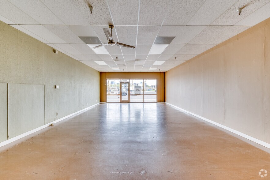 More Photos Of 1107 E Bell Rd, Phoenix General Retail For Lease