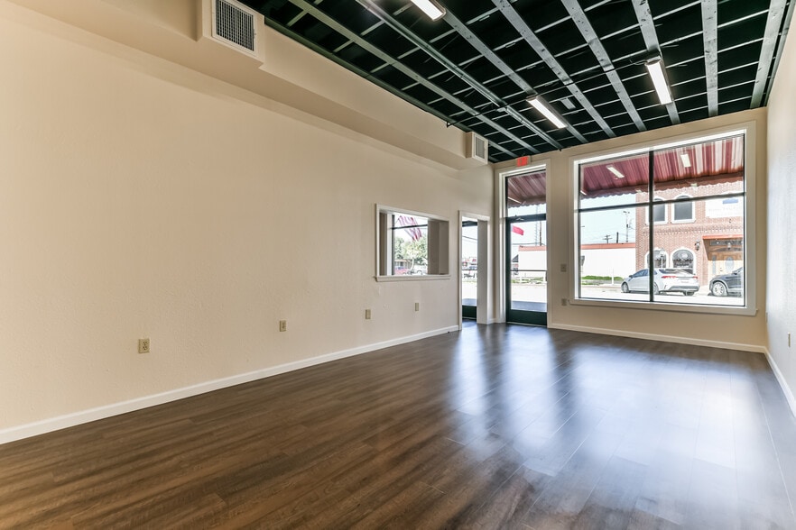 More Photos Of 121 W Sealy St, Alvin Freestanding For Sale