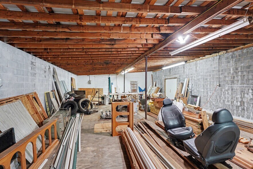 More Photos Of 427 W Gene Hairston St, Madison Auto Repair For Sale