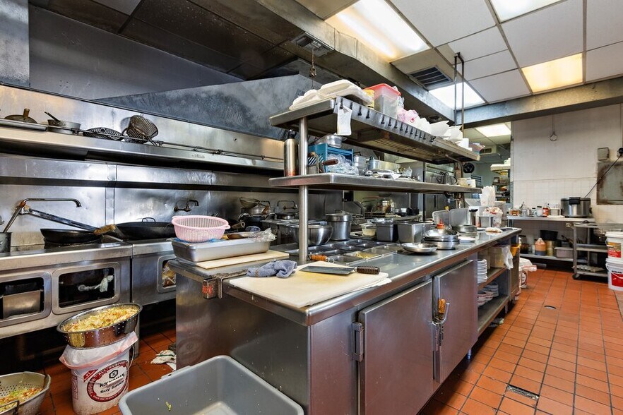 More Photos Of 640-650 W Covell Blvd, Davis Restaurant For Lease