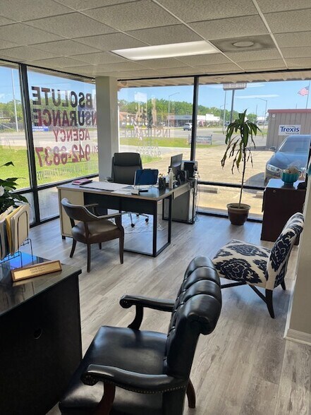 More Photos Of 721 N McKenzie St, Foley Self Storage For Sale