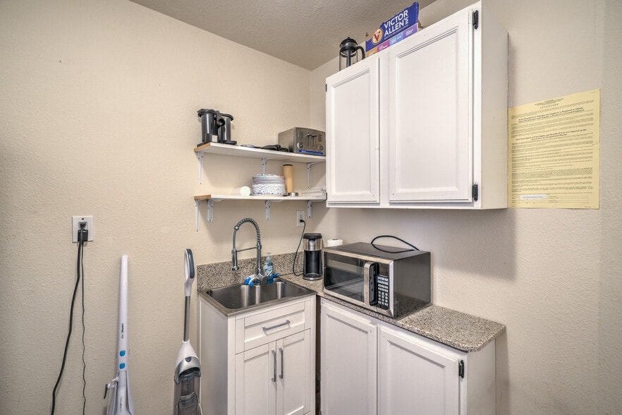 More Photos Of 211 W Atlantic Ave, Henderson Office For Sale