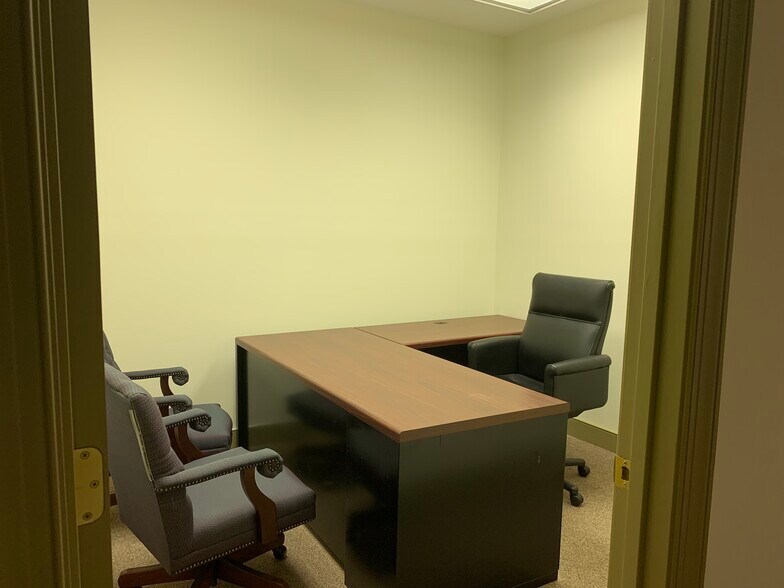 More Photos Of 475 McLaws Cir, Williamsburg Medical For Lease